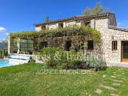 Luberon, ancienne bergerie en pierre rénovée avec vue...