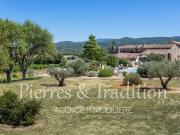 Luberon, entre Roussillon et Bonnieux, propriété avec...