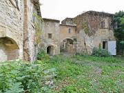 Luberon: hameau privé historique à rénover et convertir...