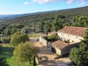 Luberon, superbe mas sur cour et vue panoramique Luberon, superbe mas sur cour et vue panoramique