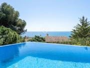 Lucas Fox presenta esta bonita villa frente al mar...