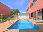 Lucas Fox presenta esta casa con piscina y vistas...