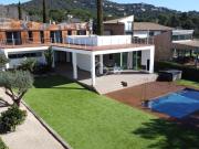 Lucas Fox presenta esta casa de estilo moderno, a cinco...