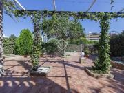 Lucas Fox presenta esta casa en venta en una...