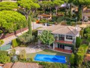 Lucas Fox presenta esta elegante villa con preciosas...