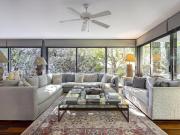 Lucas Fox presenta esta exclusiva casa unifamiliar...