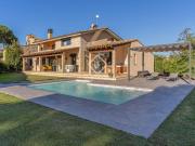 Lucas Fox presenta esta exclusiva villa moderna con un...