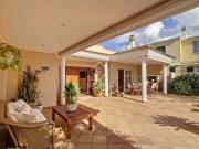 Lucas Fox presenta esta fantástica villa de estilo...