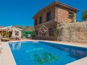 Lucas Fox presenta esta finca a poco más de 30 minutos...