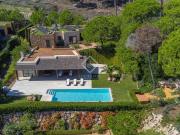 Lucas Fox presenta esta magnífica villa ubicada en la...
