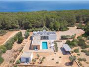 Lucas Fox presenta esta villa en venta en Formentera....