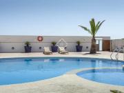 Lucas Fox presenta esta vivienda con una gran piscina,...