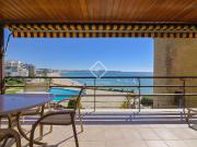 Lucas Fox presenta este elegante y luminoso piso situado...