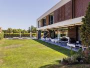 Lucas Fox se complace en presentar esta fabulosa villa...