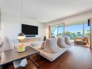 Lucas Fox tiene el privilegio de presentar esta...