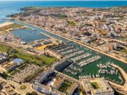 Lugar de estacionamento na Marina de Lagos, Algarve,...