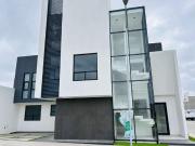 ¡LUJO Y CONFORT, VENTA DE CASA EN FRACCIONAMIENTO...