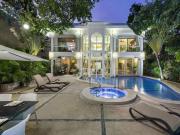 Lujosa Casa Beverly, 4 Recamaras En Renta Playacar Fase II