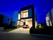 Lujosa casa campestre nueva con piscina y salón social...