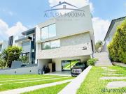 Lujosa Casa con Alberca en Venta Valle Real Zapopan