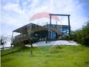 Lujosa Casa con Vista Panorámica en Pencahue