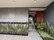 Lujosa Casa de 3 Niveles en Venta Parques Vallarta