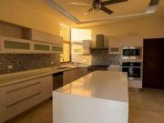 Lujosa Casa de Una Sola Planta en Privada Residencial