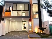 LUJOSA CASA EN LOMAS DE ANGELÓPOLIS