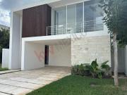 Lujosa Casa en NORTEMERIDA: 9 Habitaciones, Jardín