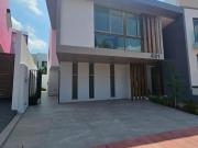 LUJOSA CASA EN VENTA EN LA RIOJA, SANTA ANITA. FRENTE A...