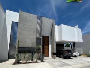 Lujosa casa en Venta Residencial Rincón de Alcántara