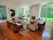 LUJOSA E IMPRESIONANTE CASA EN ESQUINA EN VENTA EN SAN...