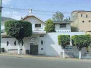 lujosa propiedad con vista al club de golf de lomas