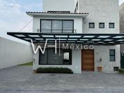 Lujosa residencia en Venta en Metepec con facil acceso a...