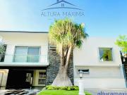 Lujosa Residencia en Venta Valle Real Zapopan