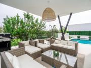 Lujosa villa en primera línea de golf con comodidades...