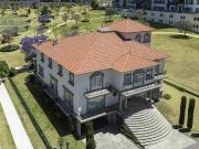 Lujosa villa frente al lago, diseño italiano Bosques de...