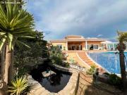 Lujosa Villa Mediterránea en Primera Línea en la...