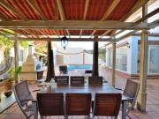 Lujosa villa moderna construida para reflejar el estilo...
