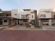 LUJOSA Y AMPLIA CASA EN VENTA, EN RESIDENCIAL VIA CUMBRES, C