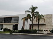 Lujosa Y Moderna Casa En Venta Con Recámara En Planta...