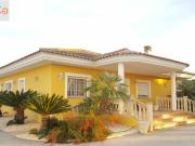 LUJOSO CHALET CON PISCINA