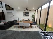 Lujoso Townhouse en Renta, AMUEBLADO, con PANELES SOLARES