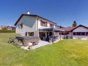 LUMINEUSE, AVEC JACUZZI DANS QUARTIER RÉSIDENTIEL