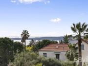 Lumineux et élégant appartement avec vue mer
