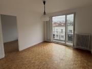 Lumineux F2 dernier étage avec balcon Garage + parking...