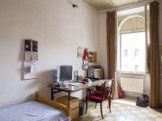 Luminosa camera in appartamento con 4 camere da letto a...