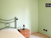 Luminosa camera in casa con 5 camere da letto a...