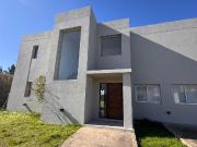 Luminosa casa en dos plantas con gran jardín | San... Luminosa casa en dos plantas con gran jardín | San...