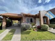 LUMINOSA CASA EN VENTA EN BARRIO SOL TRAPICHE DE GODOY CRUZ